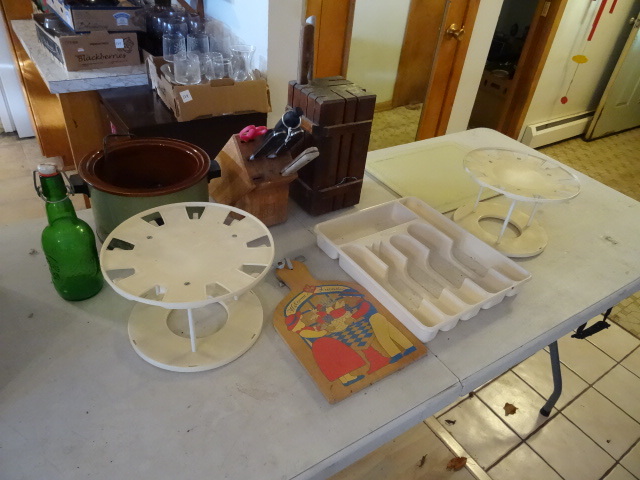 lot 262 image: Misc Kitchen Stuff, 2 Lazy Susans