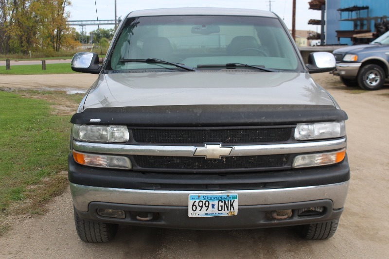 lot 1863 image: 2000 Chevrolet Silverado 4x4 Extended Cab