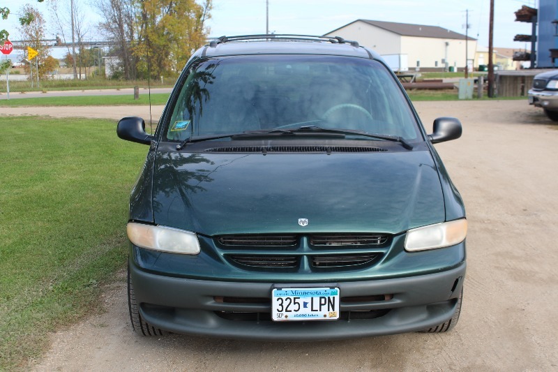 lot 1864 image: 1999 Dodge Grand Caravan SW - All Wheel Drive -
