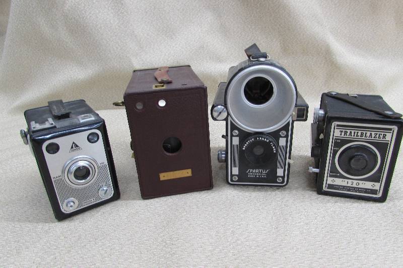 ANTIQUE / VINTAGE CAMERAS, VIDEO CAMERAS AND MORE KBID