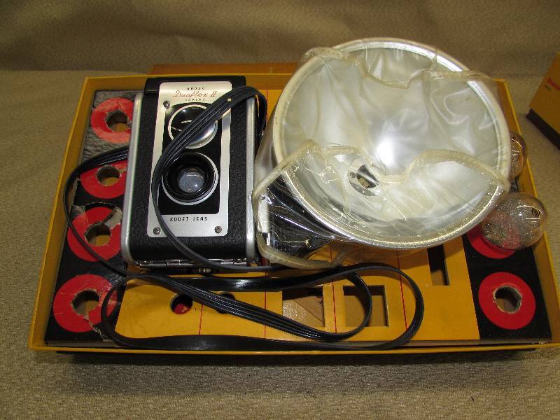 VINTAGE  ANTIQUE CAMERA