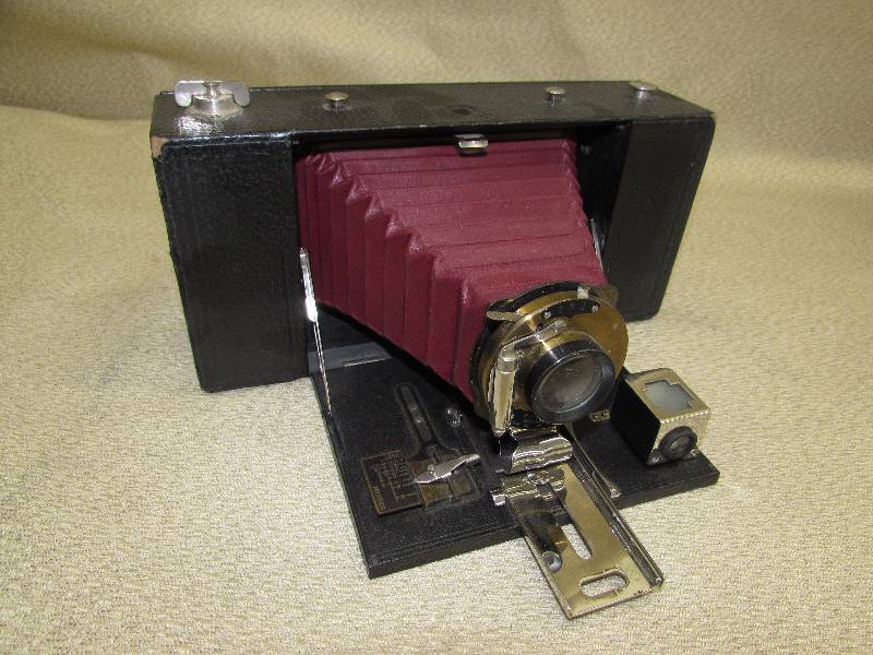 VINTAGE  ANTIQUE CAMERA