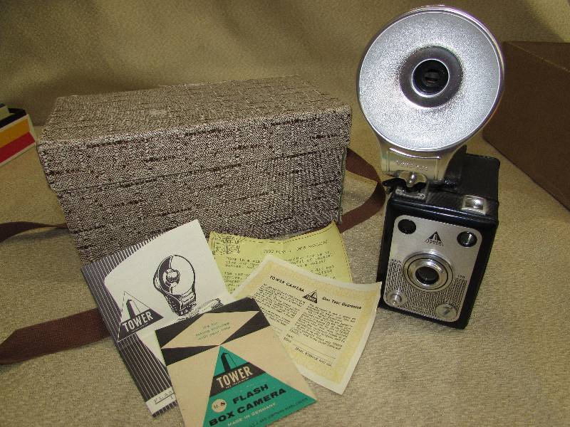 VINTAGE  ANTIQUE CAMERA