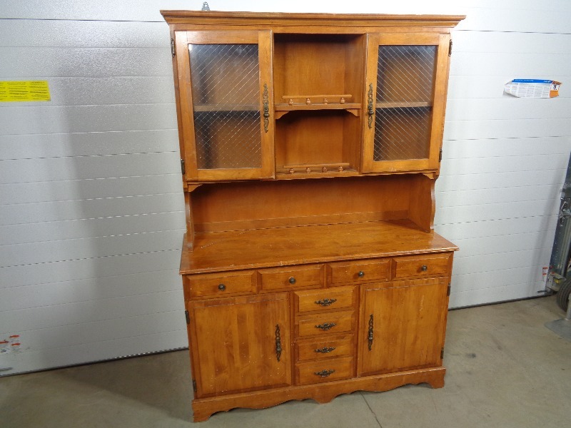 lot 85 image: 2 Piece Hutch