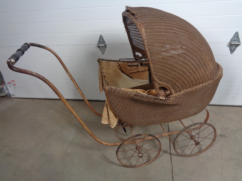 lot 89 image: Antique Baby Stroller  Buggy