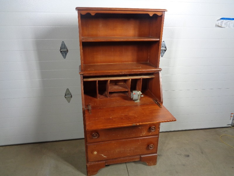 lot 96 image: Vintage Wood Mail Hutch