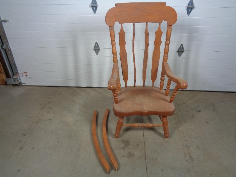 lot 101 image: Large Wood Rocking Chair