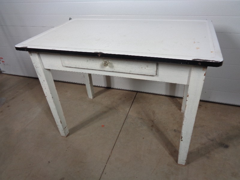 lot 106 image: Vintage Wood and Metal Desk
