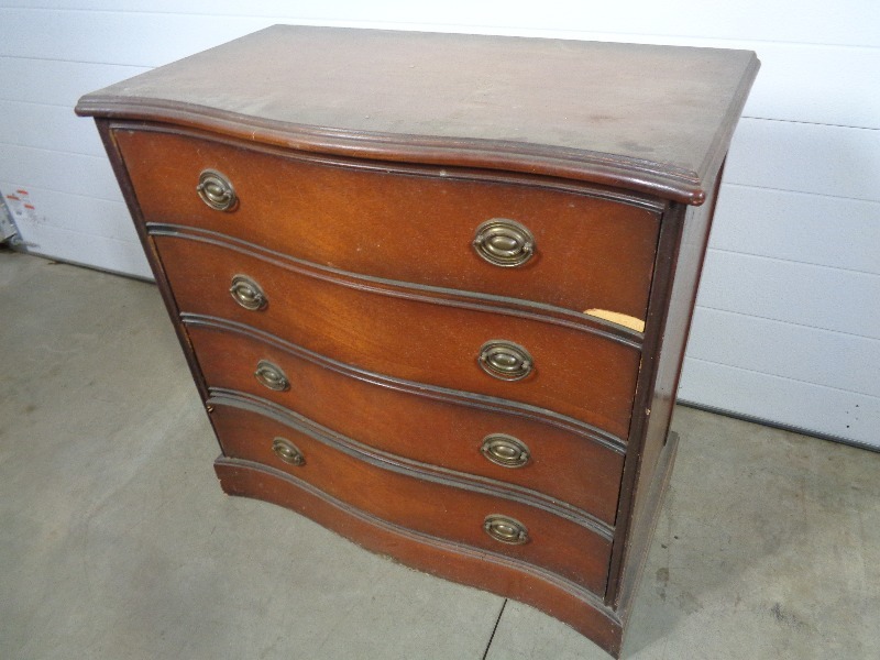 lot 109 image: Vintage 4 Drawer Dresser