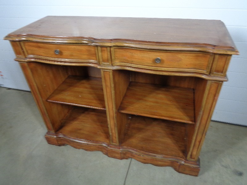 lot 115 image: Storage Hutch  Buffet