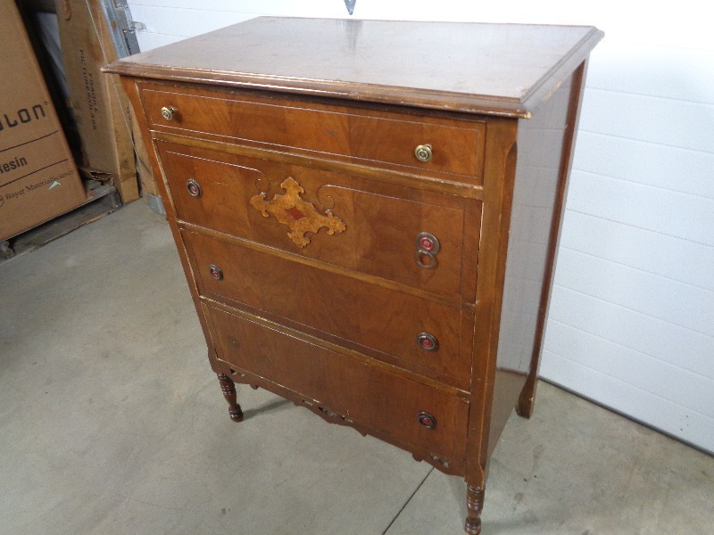 lot 116 image: 4 Drawer Wood Dresser
