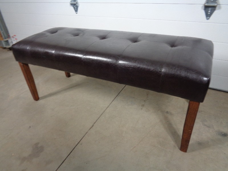 lot 117 image: Padded Bench