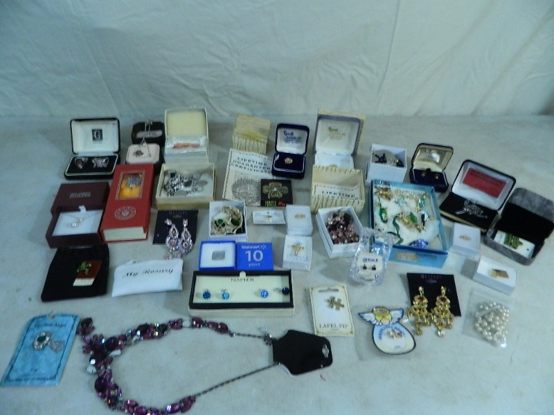 lot 2 image: Estate Jewelry