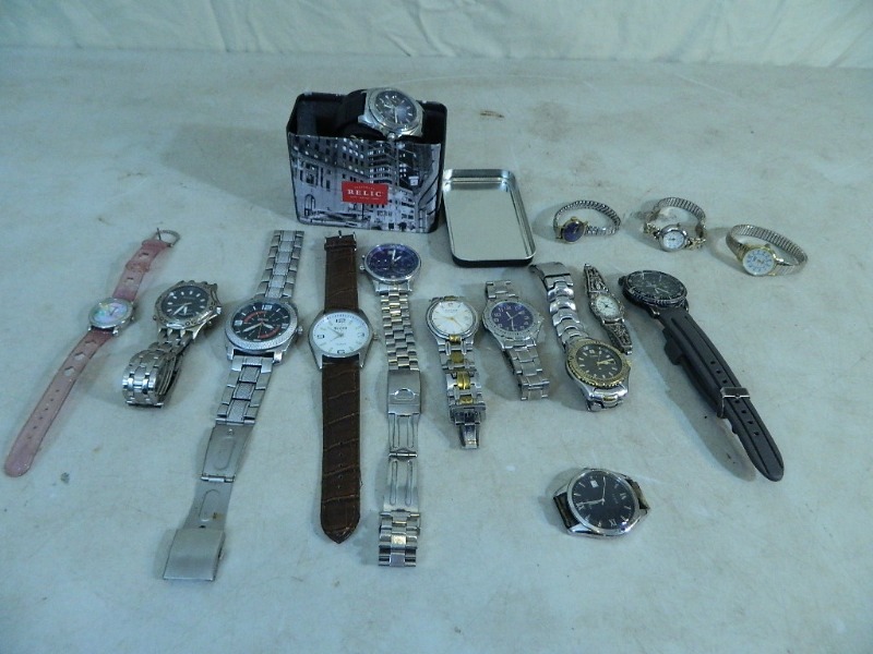 lot 5 image: Watches