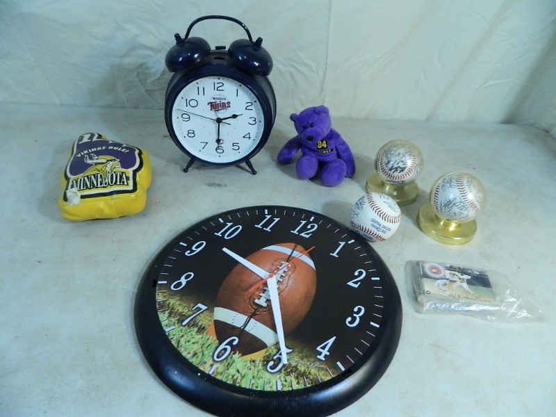 lot 24 image: Sports Collectibles