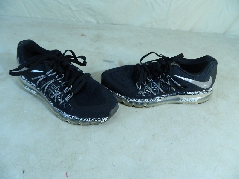 lot 26 image: 7Y Nike Air Max Shoes