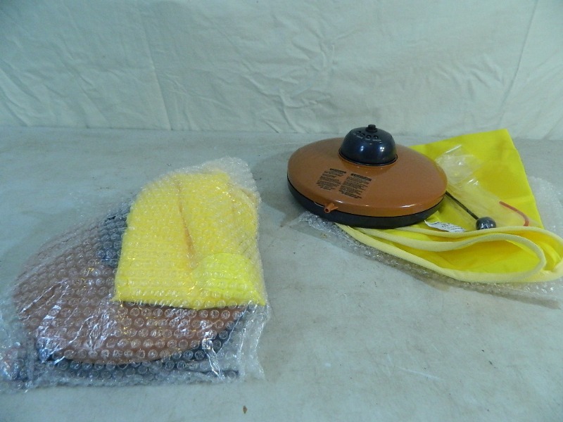 lot 36 image: 2 New Cats Meow Cat Toys