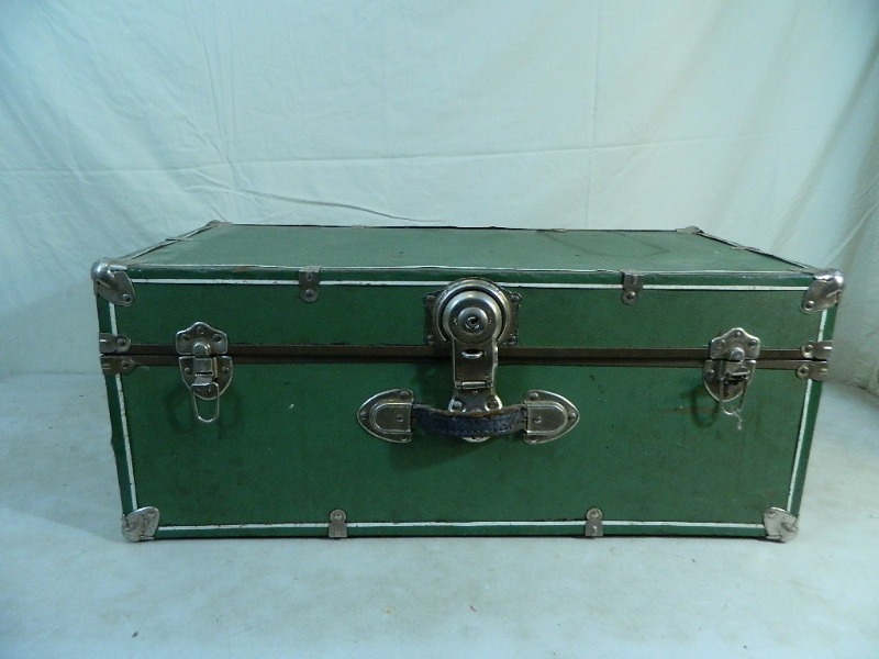 lot 44 image: Vintage Trunk