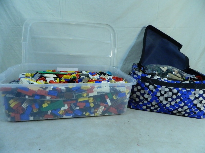 lot 48 image: LARGE Assortment of Legos