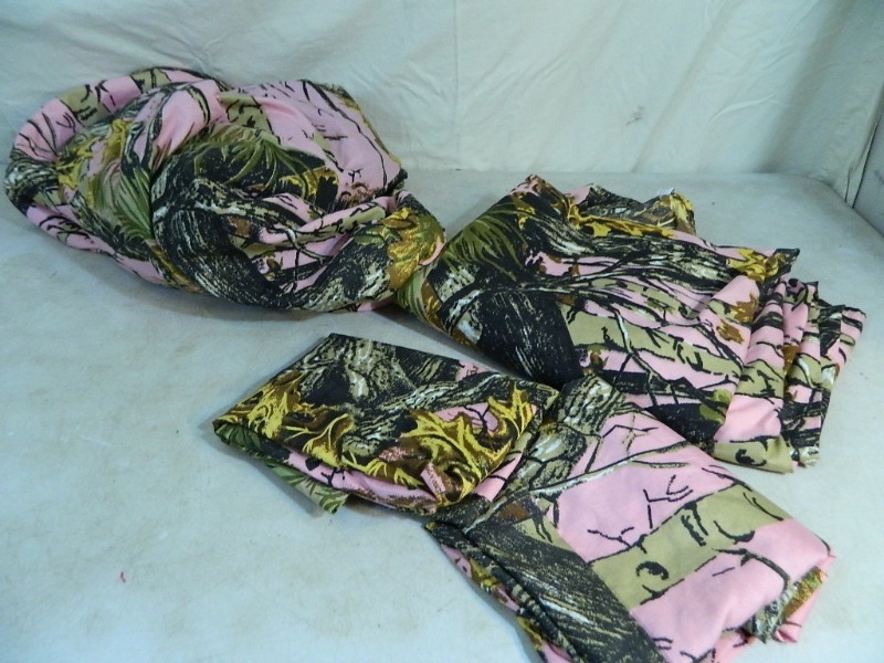 lot 75 image: Pink Camo Sheet Set
