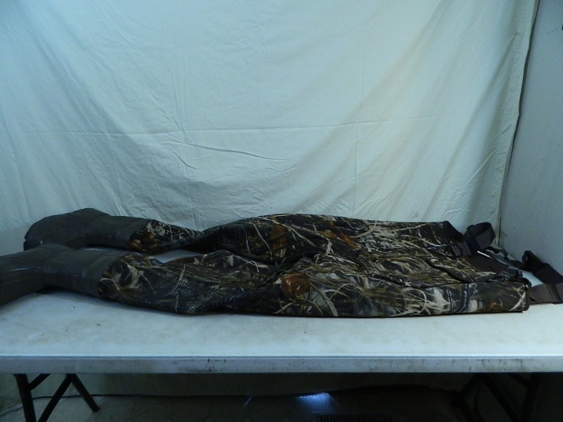 lot 132 image: Columbia Camo Waders