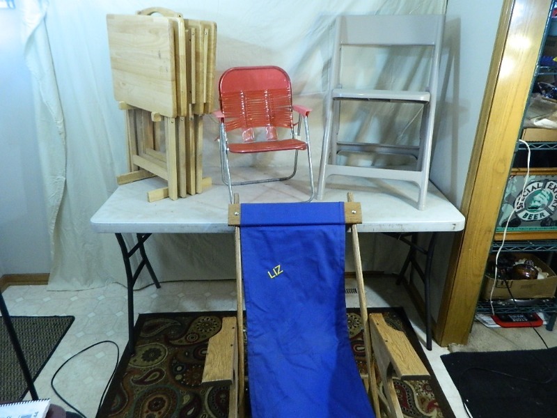 lot 136 image: TV Tray Set and Chairs