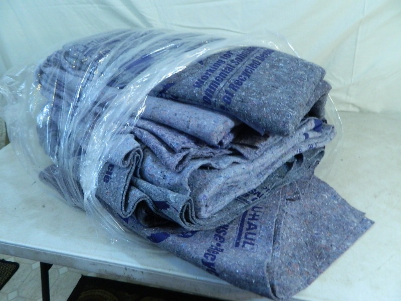 lot 139 image: 6 Moving Blankets