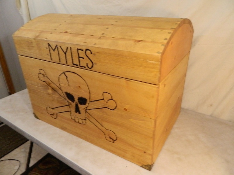 lot 149 image: Wood Treasure Chest