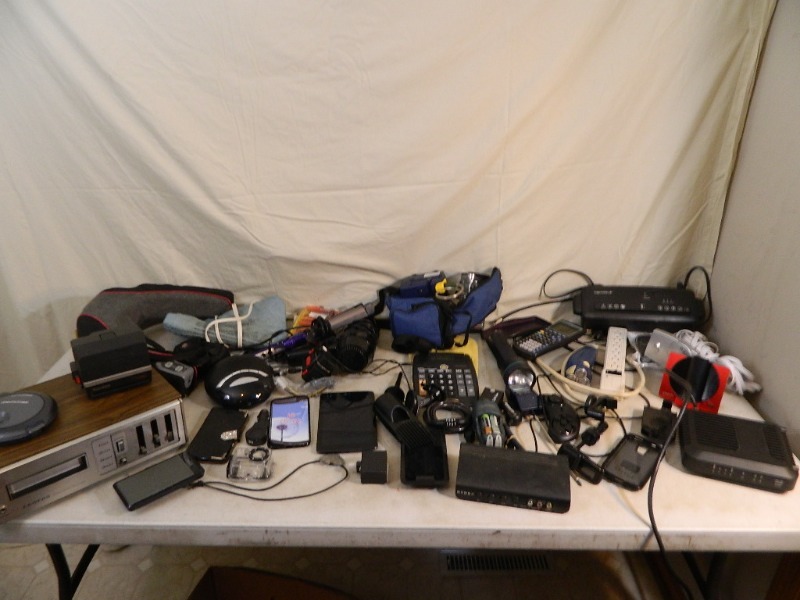 lot 150 image: Assorted Electronics