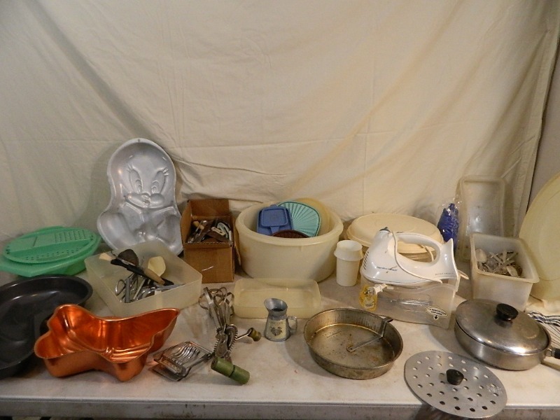 lot 164 image: Kitchen Items