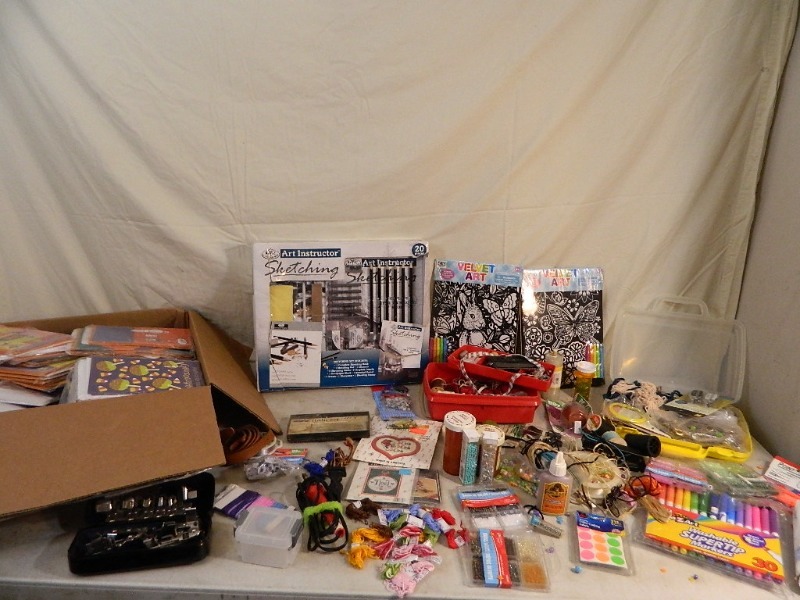 lot 165 image: Sewing and Craft Items