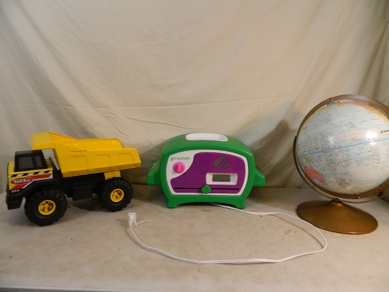 lot 171 image: Tonka Truck, Globe, and More
