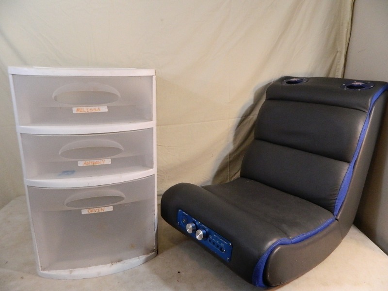 lot 172 image: PM 220 Sound Lounger and Organizer