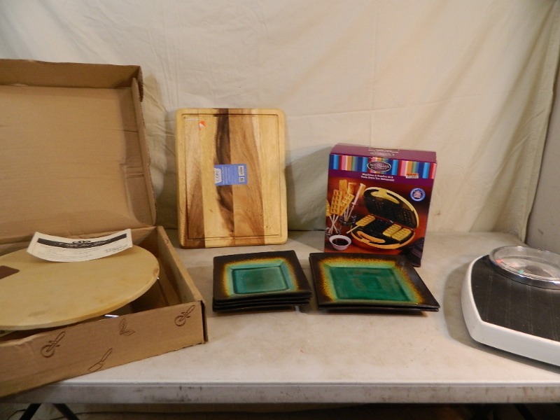 lot 177 image: Pampered Chef Pizza Stone, Waffle Maker, More