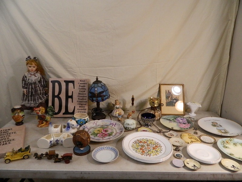 lot 180 image: Collectibles and China
