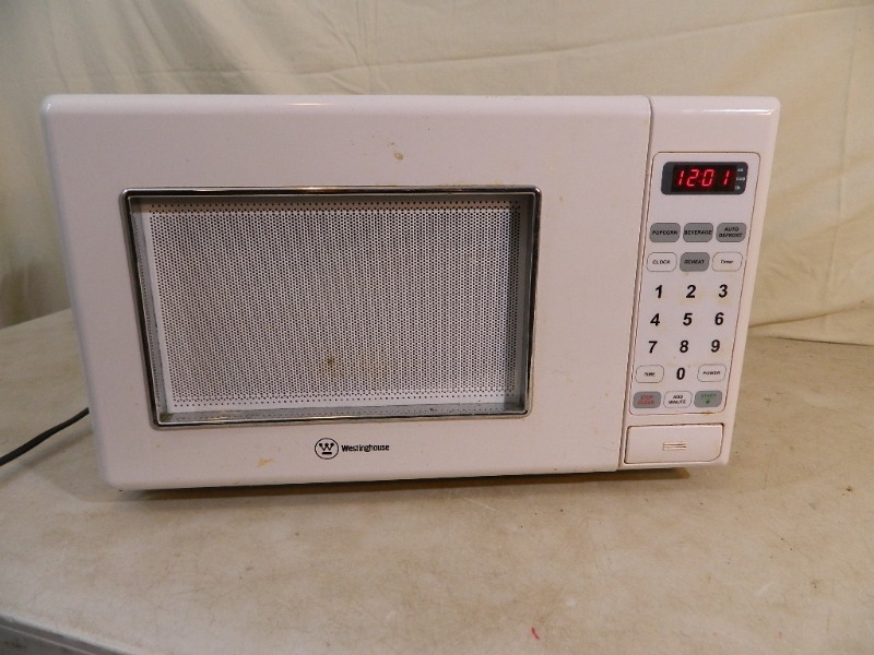 lot 182 image: Westinghouse Carousel Microwave Oven