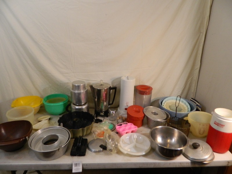 lot 185 image: Kitchen Items