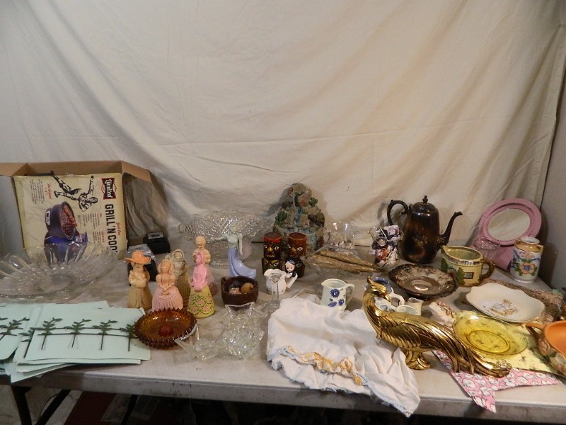lot 190 image: Collectibles and More