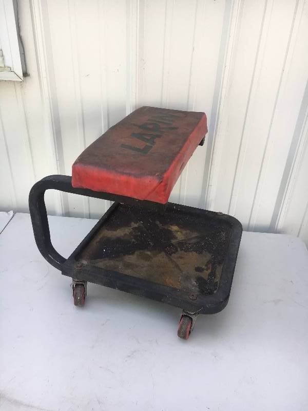 lot 12 image: Shop Rolling Chair
