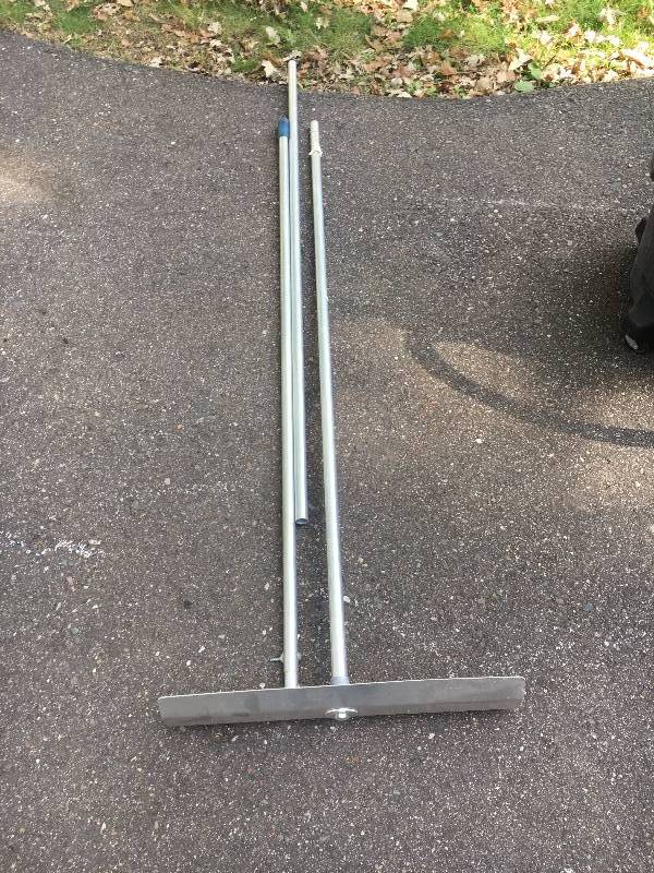 lot 15 image: Roof Rake