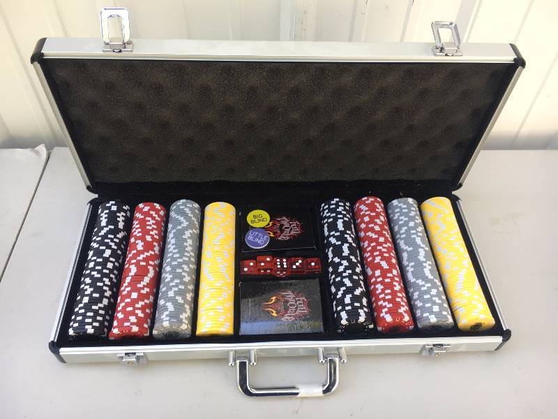 lot 16 image: Full Throttle Poker Set w Locking case
