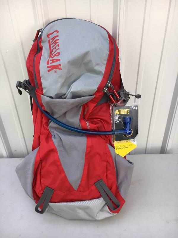 lot 20 image: NEW - Camelbak Hydration Backpack