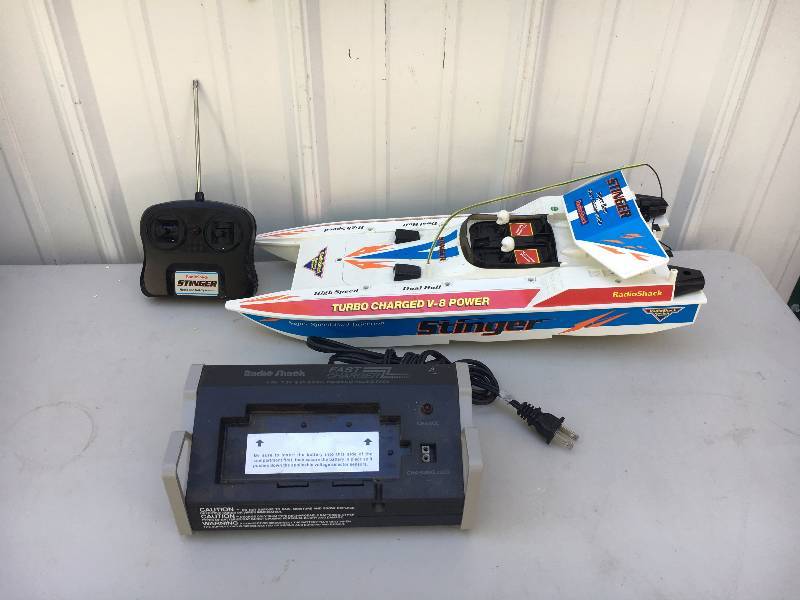lot 30 image: RadioShack RC Boat w Charger