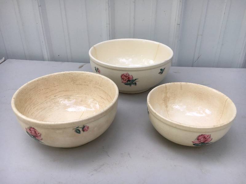 lot 45 image: Vintage Bowl Set