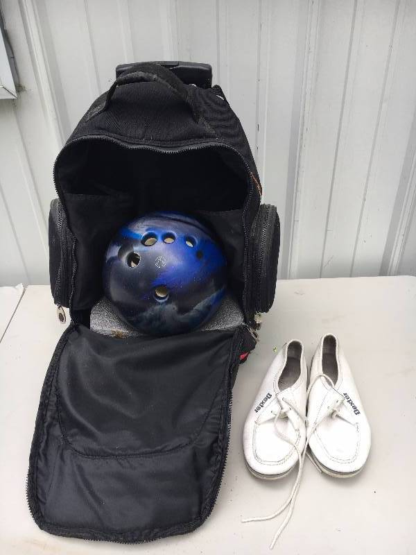 lot 53 image: Vintage Bowling Set