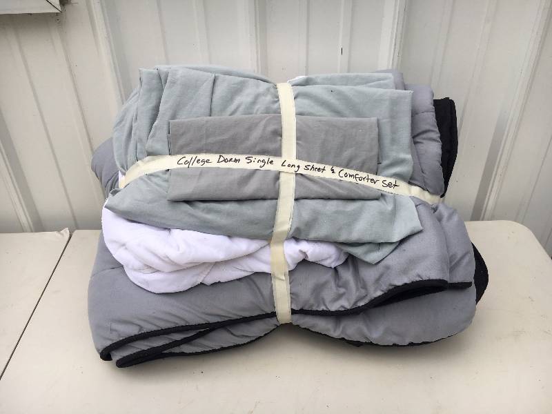 lot 58 image: College Dorm Single Long Sheet & Comforter Set