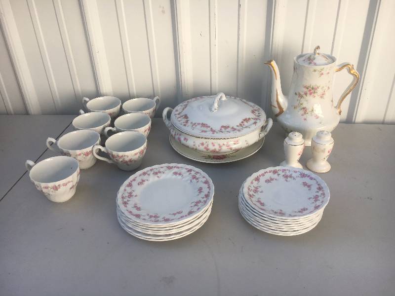 lot 62 image: Vintage Tea and Tableware set