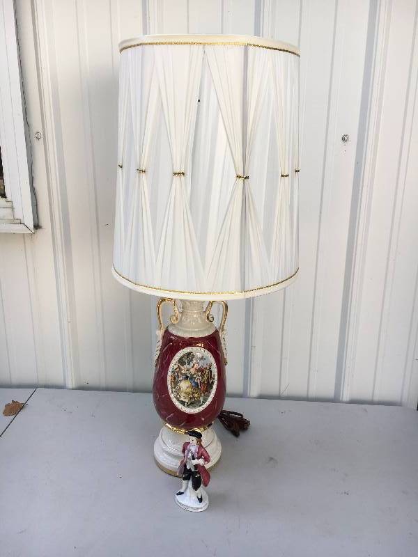 lot 77 image: Vintage Victorian Lamp
