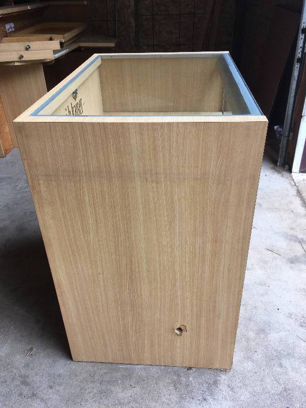 SOLID WOOD MEDIUM SIZE DISPLAY CASE WITH SINGLE DRAWER AND KEY.