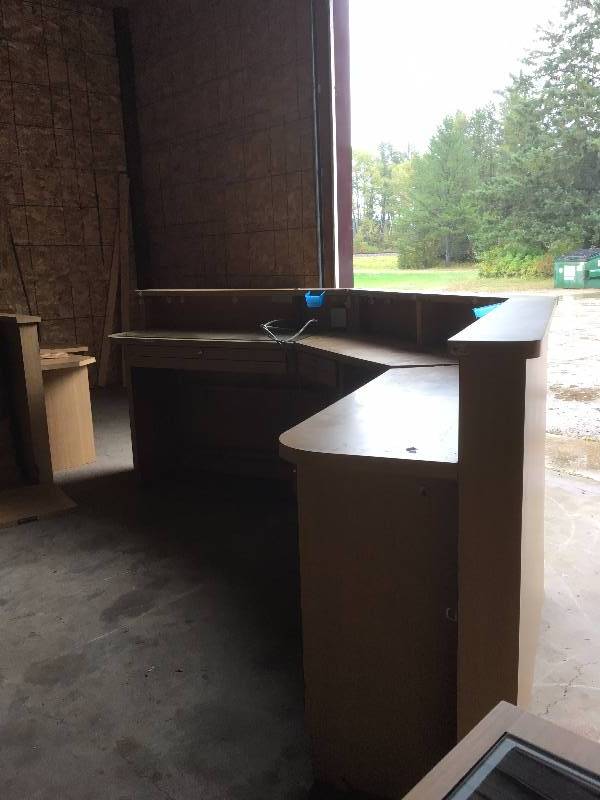 SOLID WOOD (3) PIECE SERVICE COUNTERWORK STATION